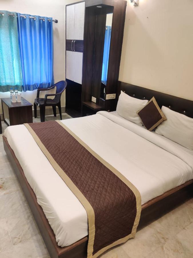 אודייפור Hotel Raj Vilas מראה חיצוני תמונה