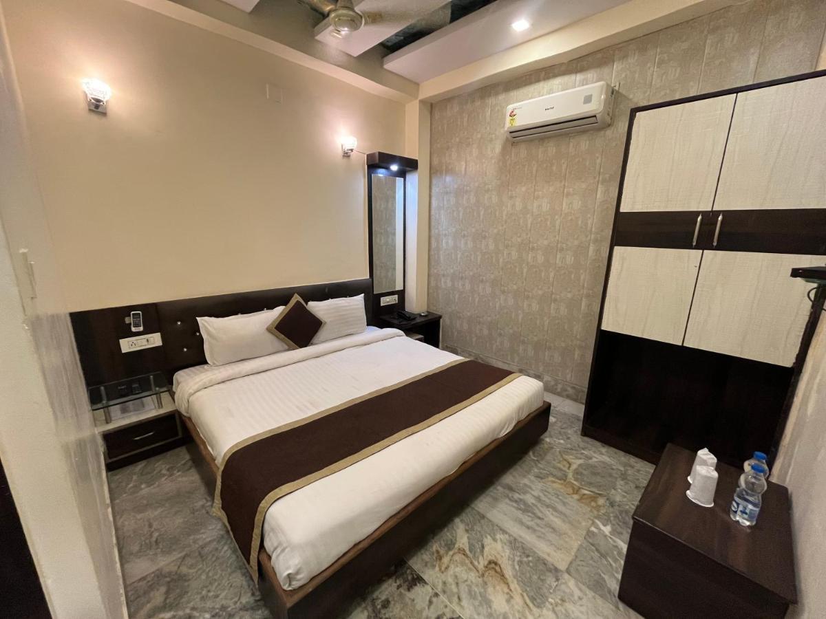 אודייפור Hotel Raj Vilas מראה חיצוני תמונה