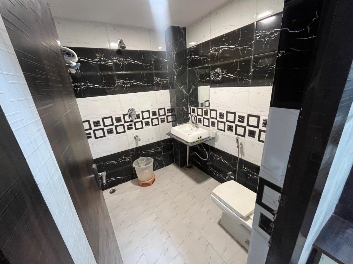 אודייפור Hotel Raj Vilas מראה חיצוני תמונה