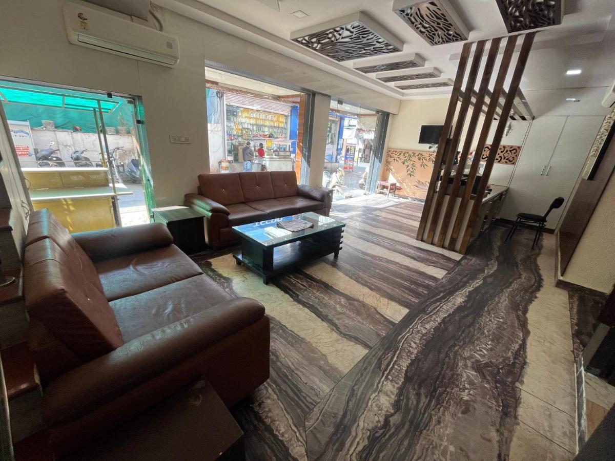 אודייפור Hotel Raj Vilas מראה חיצוני תמונה