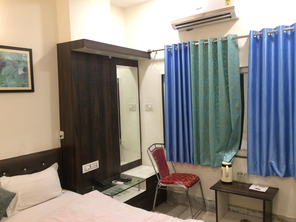 אודייפור Hotel Raj Vilas מראה חיצוני תמונה
