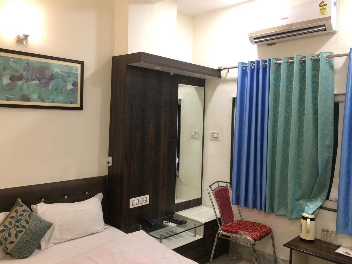 אודייפור Hotel Raj Vilas מראה חיצוני תמונה