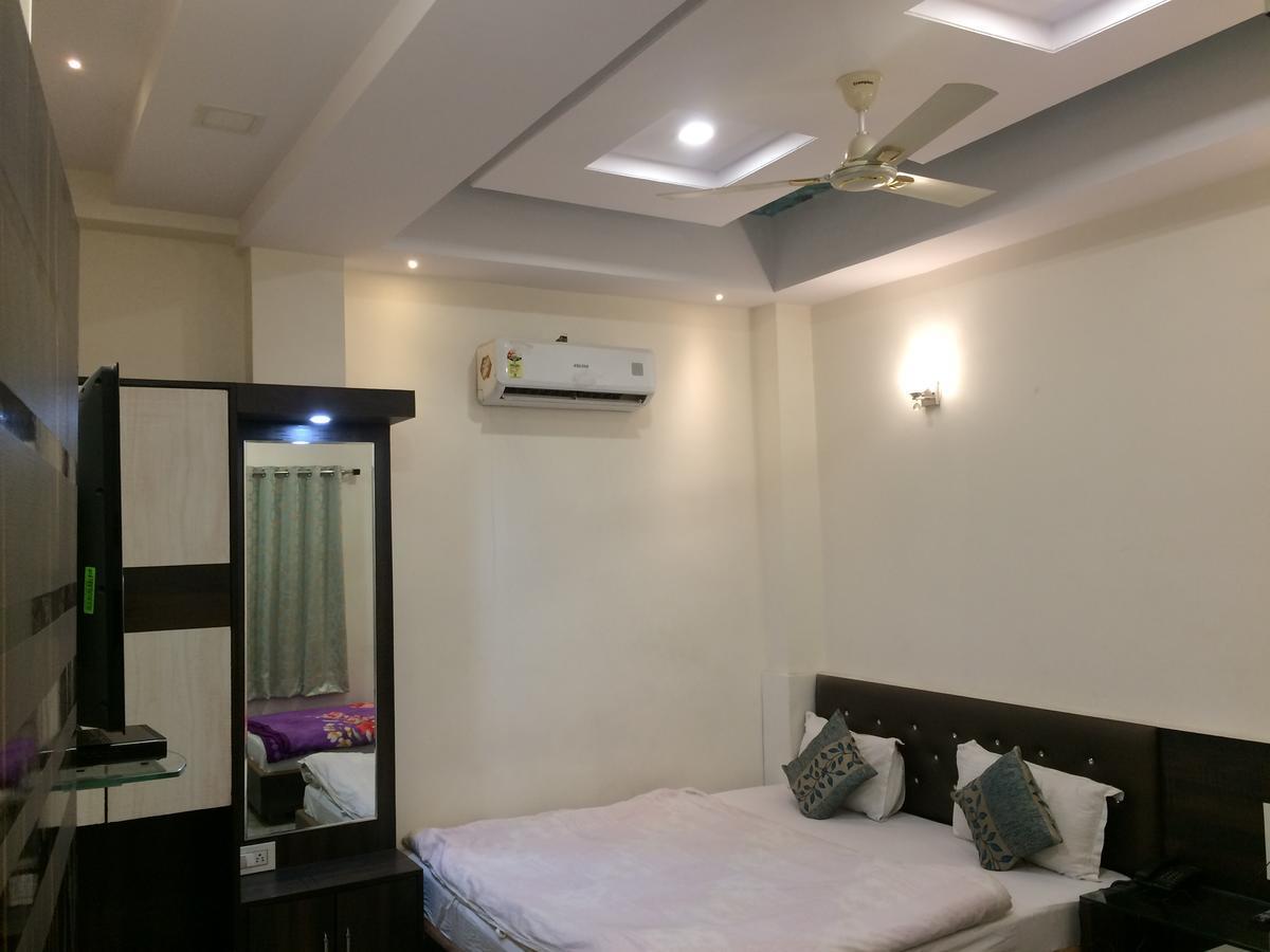 אודייפור Hotel Raj Vilas מראה חיצוני תמונה