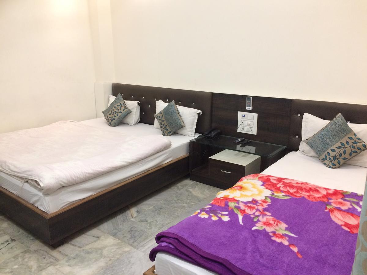אודייפור Hotel Raj Vilas מראה חיצוני תמונה