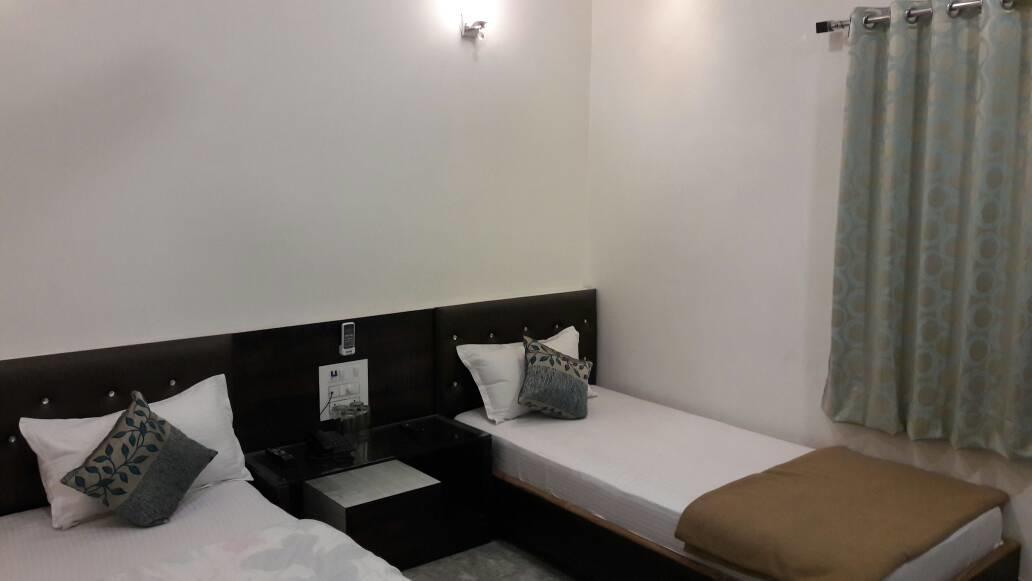 אודייפור Hotel Raj Vilas מראה חיצוני תמונה